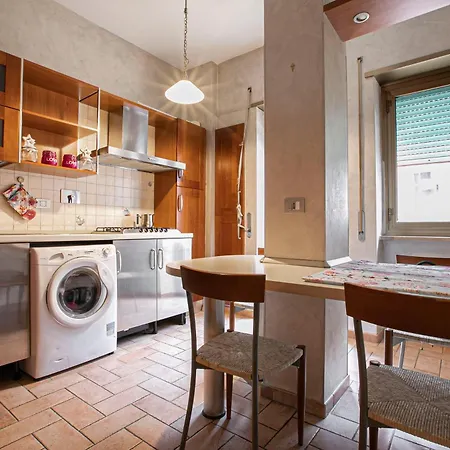 Maddy House * Rom